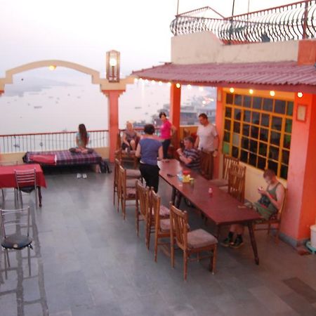 Puja Guest House Варанаси Экстерьер фото