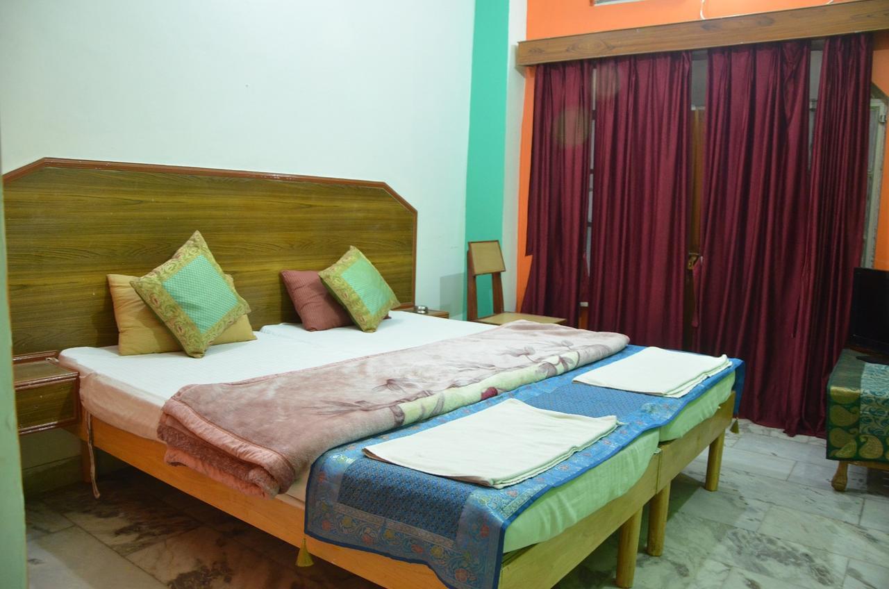 Puja Guest House Варанаси Экстерьер фото