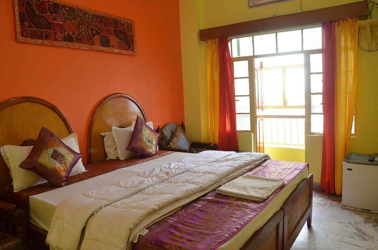Puja Guest House Варанаси Экстерьер фото